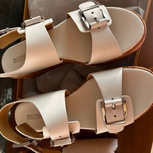 Michaell Kors
Brand New still in box
White leather platform sandal
Size 10
